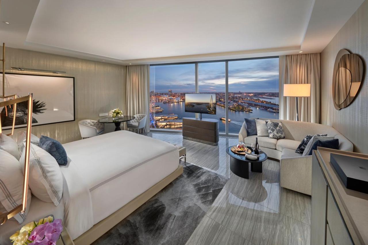 Crown Towers Sydney Hotel Exterior foto A guest room at the Four Seasons Hotel