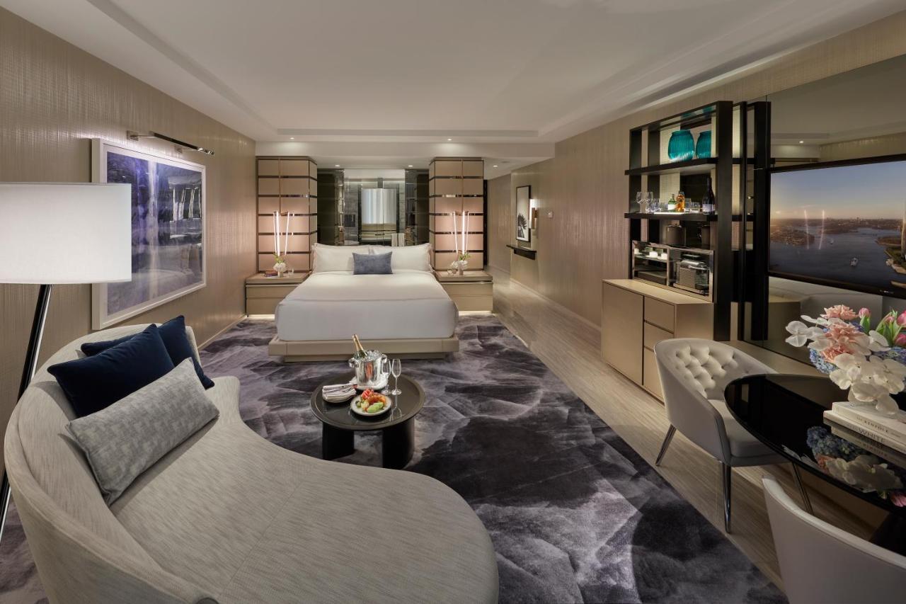 Crown Towers Sydney Hotel Exterior foto A guest room at the Ritz-Carlton, DIFC