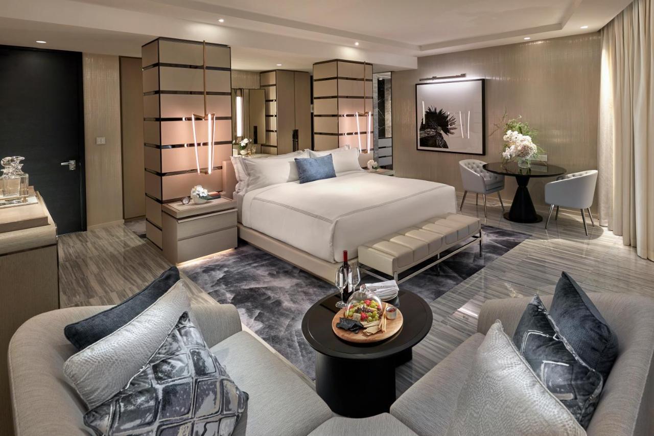 Crown Towers Sydney Hotel Exterior foto A suite at The Ritz-Carlton, Hong Kong