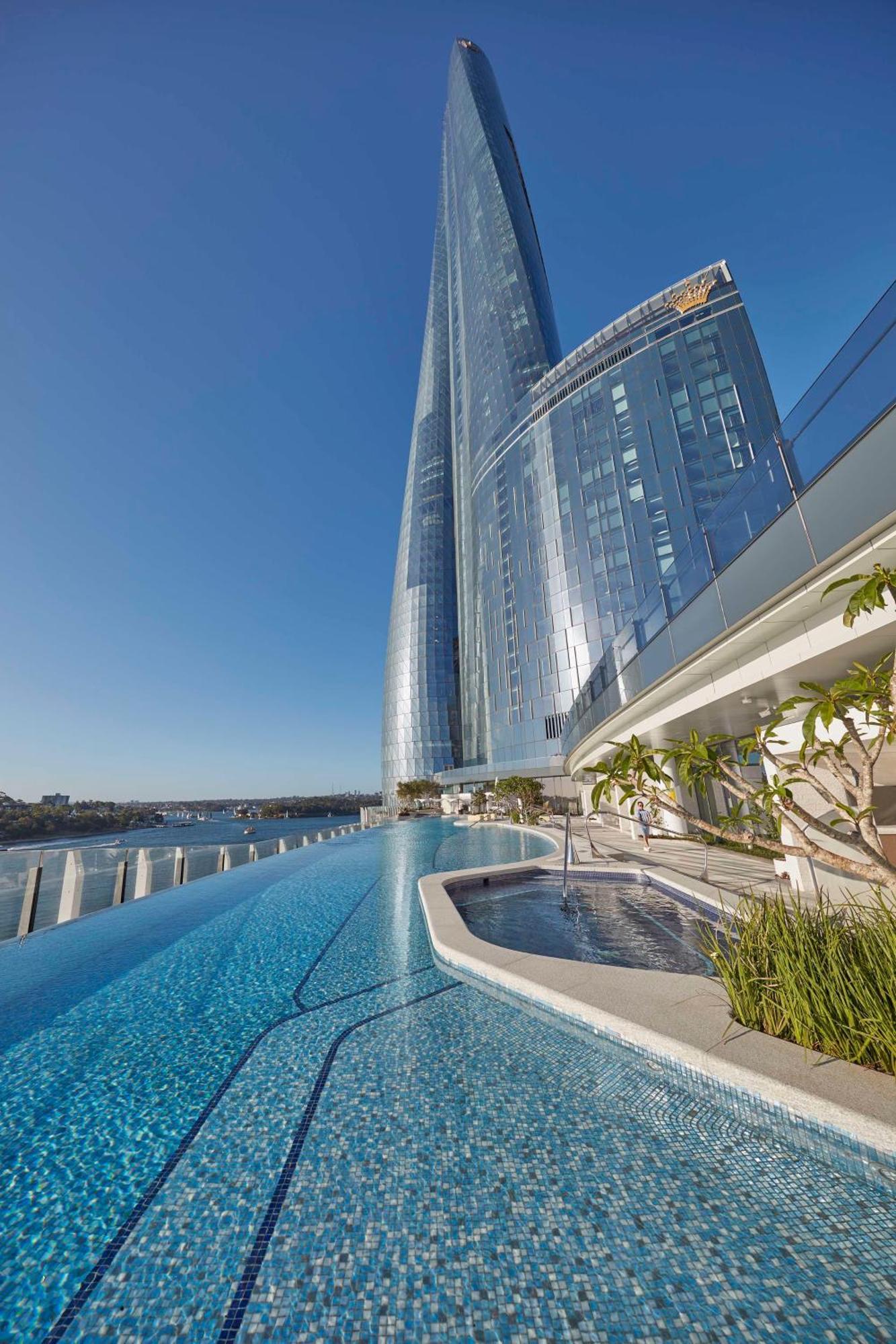 Crown Towers Sydney Hotel Exterior foto The pool at the top of the tower